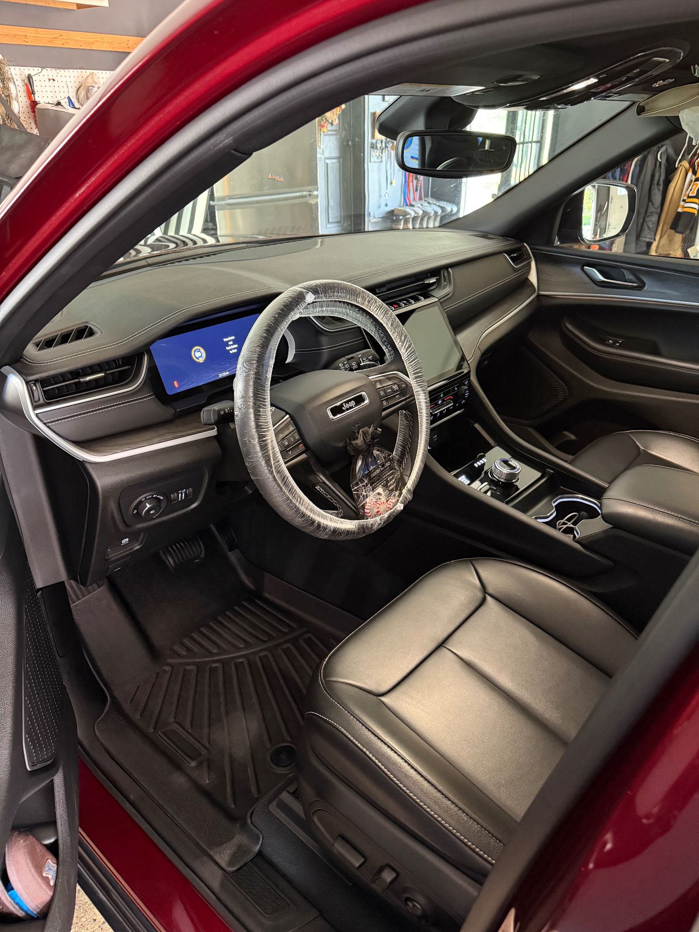 Jeep Grand Cherokee interior spotless with conditioned leather and clean mats after detailing