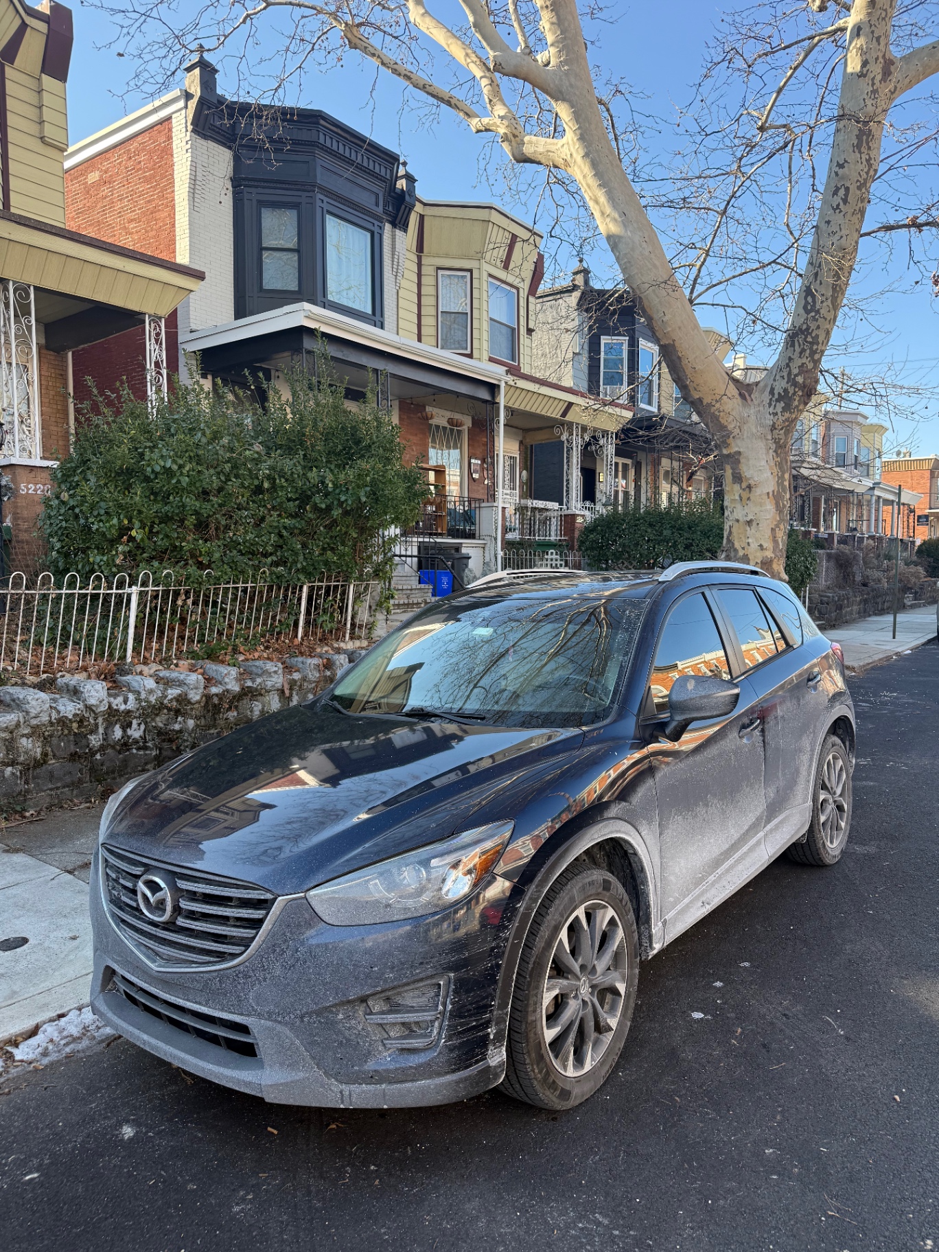 Mazda CX-5 covered in road salt and grime before detailing